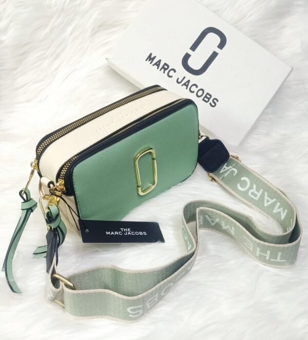 3d2e9c88-55ce-4f74-8a85-75b4f8469f8d.jpeg The Vert Mini Sling