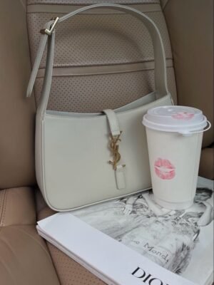 img_7529.jpeg Park Avenue — Crème Faux Leather Tote