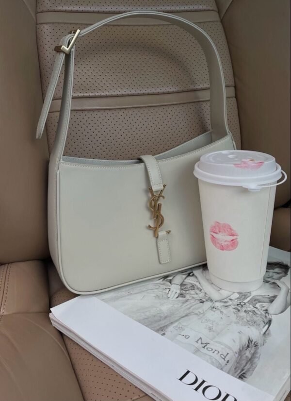 img_7529.jpeg Park Avenue — Crème Faux Leather Tote