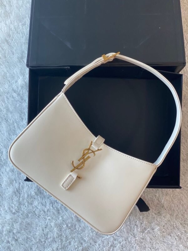 img_7530.jpeg Park Avenue — Crème Faux Leather Tote